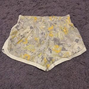 Gap Printed GapFit Workout Shorts - Size XS
